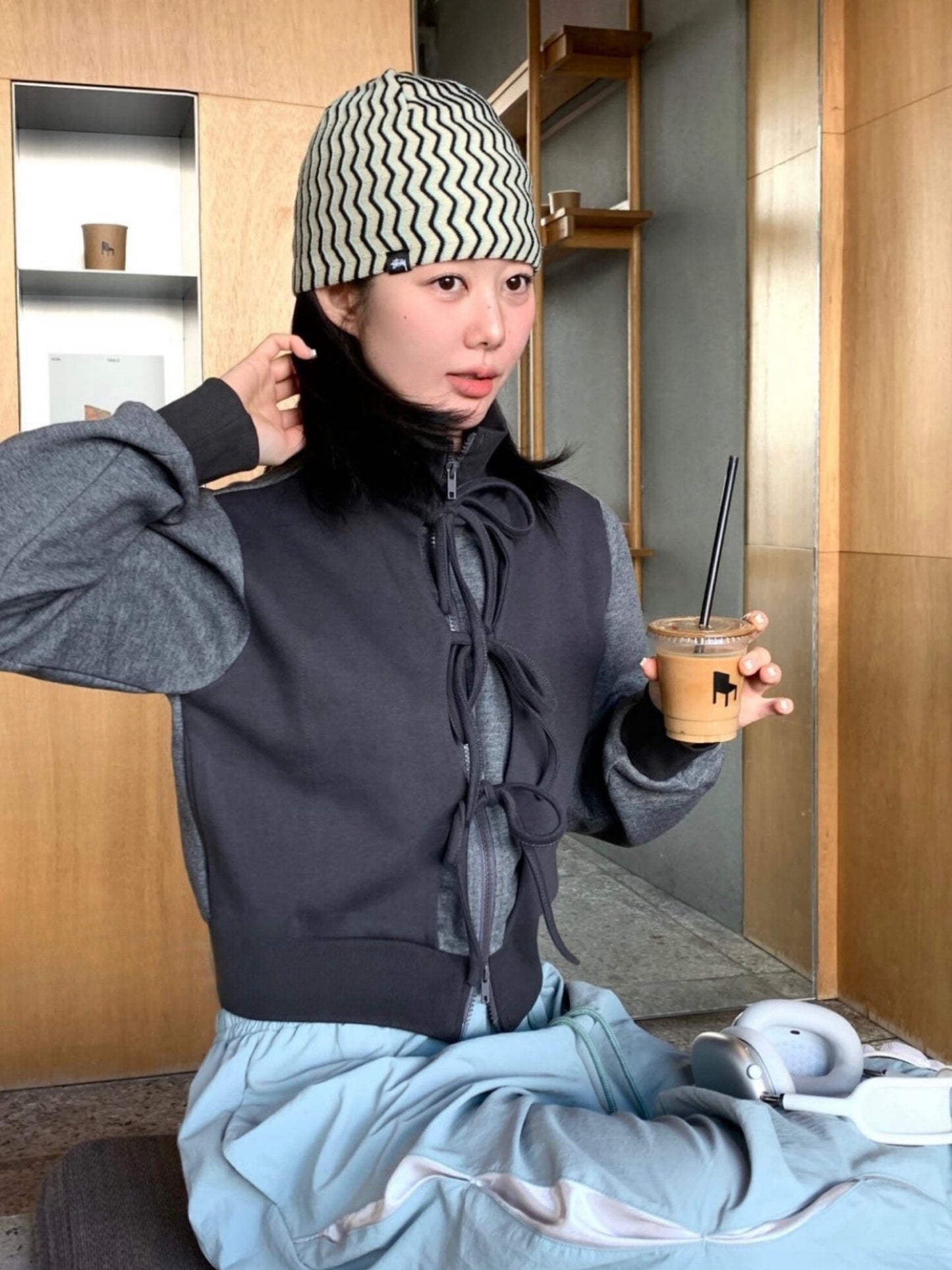高領緞帶細部拉鍊運動衫 X3121