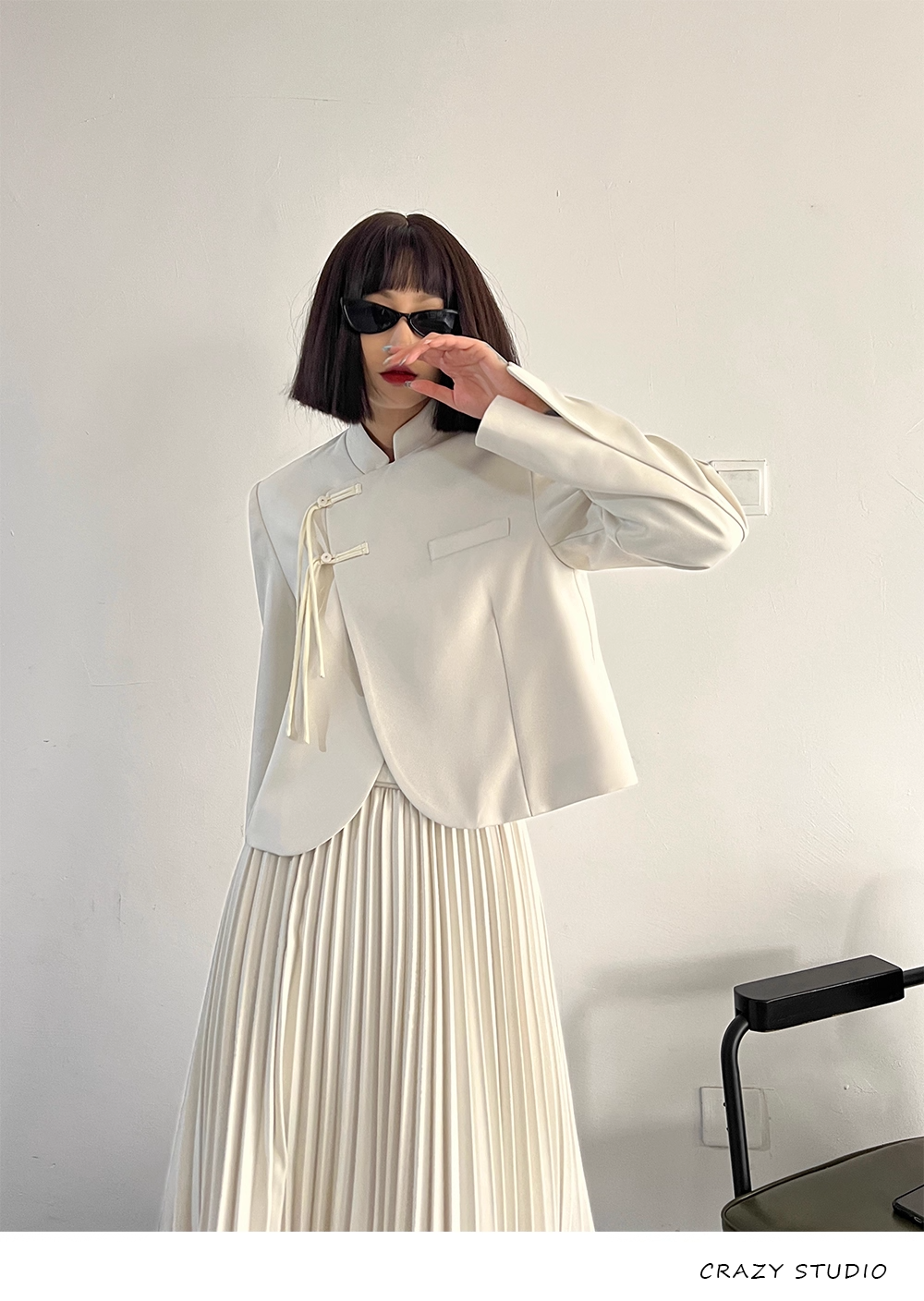 White Chinese-Style Blazer/Pleated Skirt Set X3341