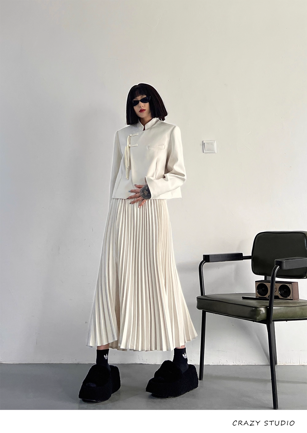 White Chinese-Style Blazer/Pleated Skirt Set X3341