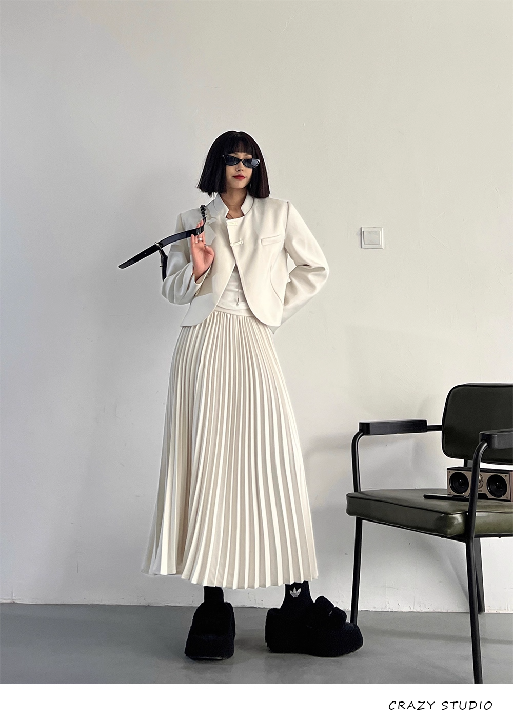 White Chinese-Style Blazer/Pleated Skirt Set X3341