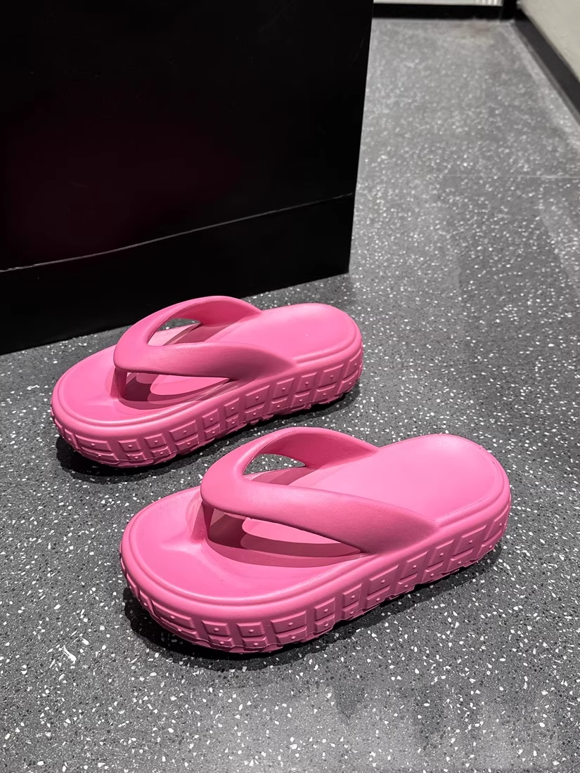 Thick-Soled Soft Flip-Flops X3314
