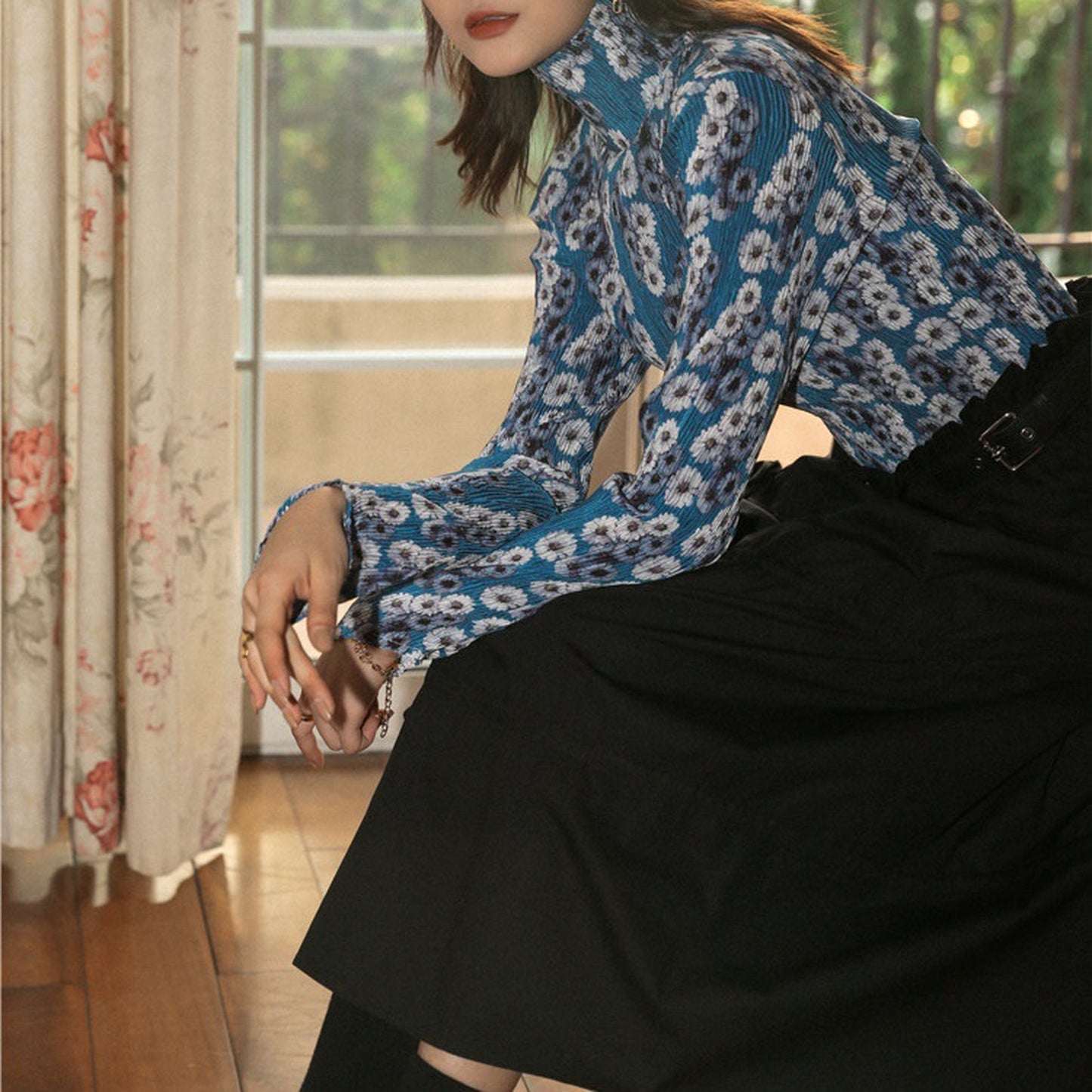 Daisy pleated high collar top X208