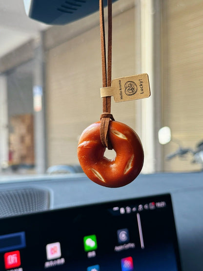 Bread pretzel keycharm pendant　X3044