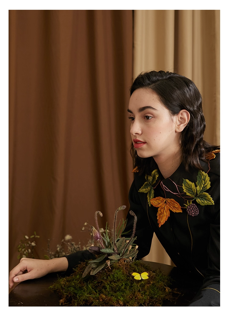 Leaf & Berry Embroidered Glossy Shirt　X3444