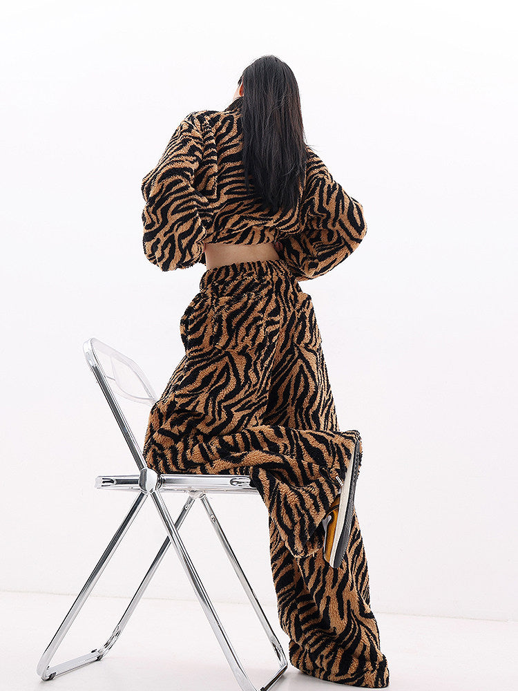 Tiger Print Fleece Pullover and Wide Leg Pants Set　X3667