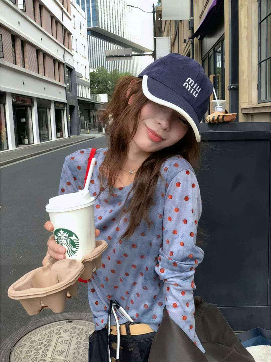 初秋の新しいミニマリストカジュアルでゆったりとした水玉模様のスリムフィットの長袖Tシャツ