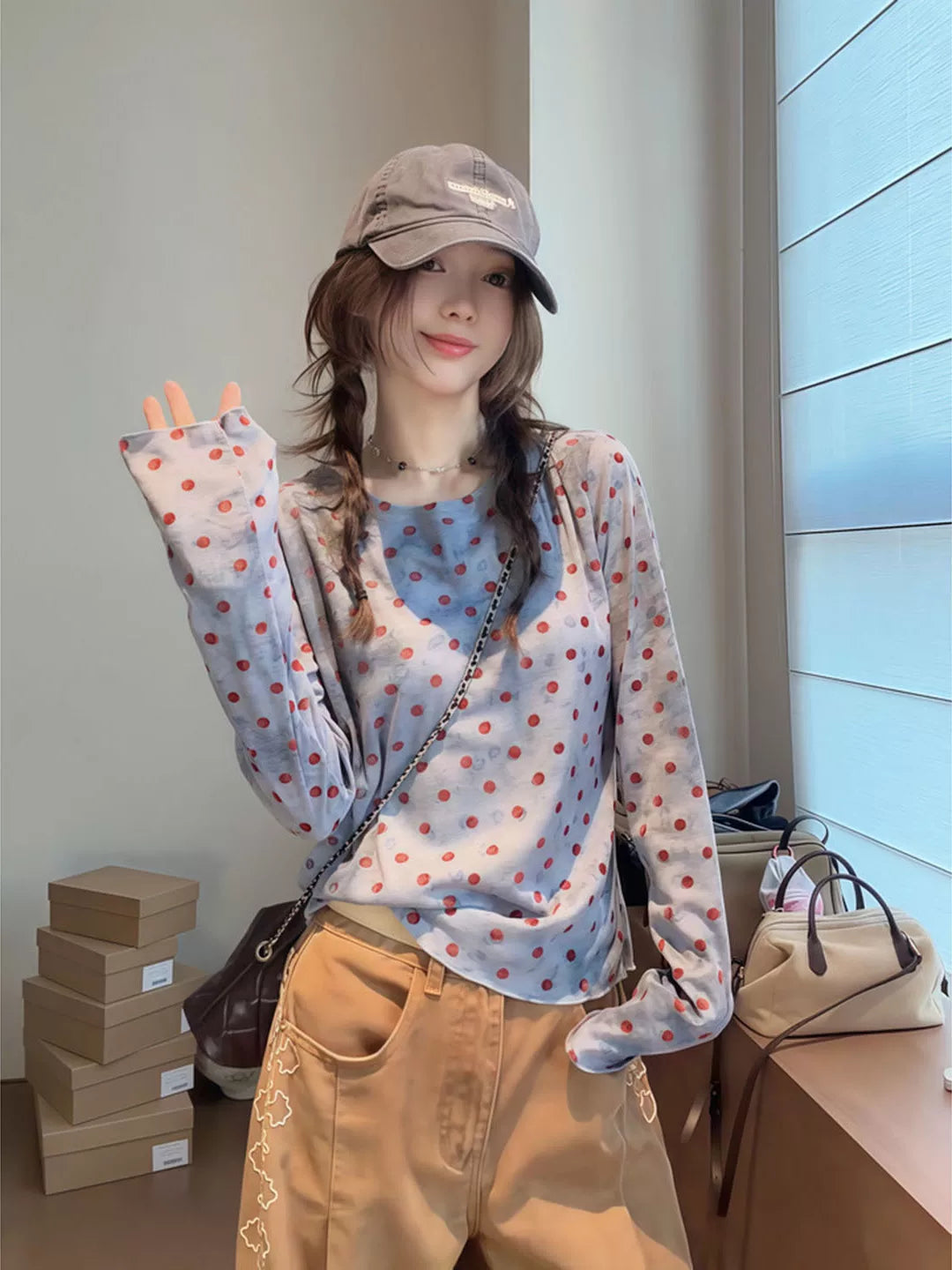 初秋の新しいミニマリストカジュアルでゆったりとした水玉模様のスリムフィットの長袖Tシャツ
