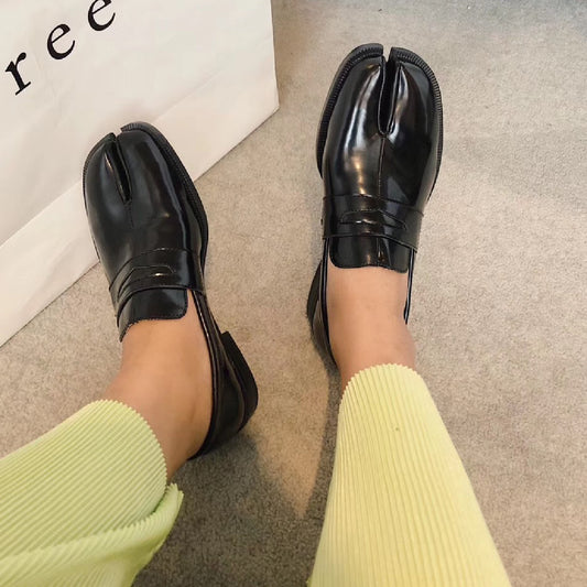 Split toe patent leather loafers X301