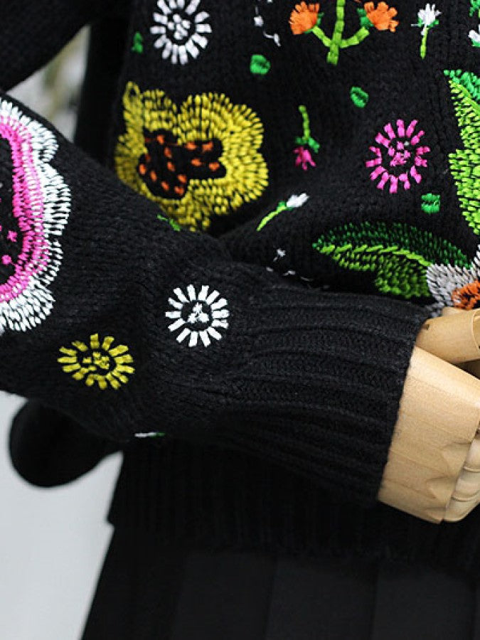 花柄刺繍ラウンドネックセーター　X669